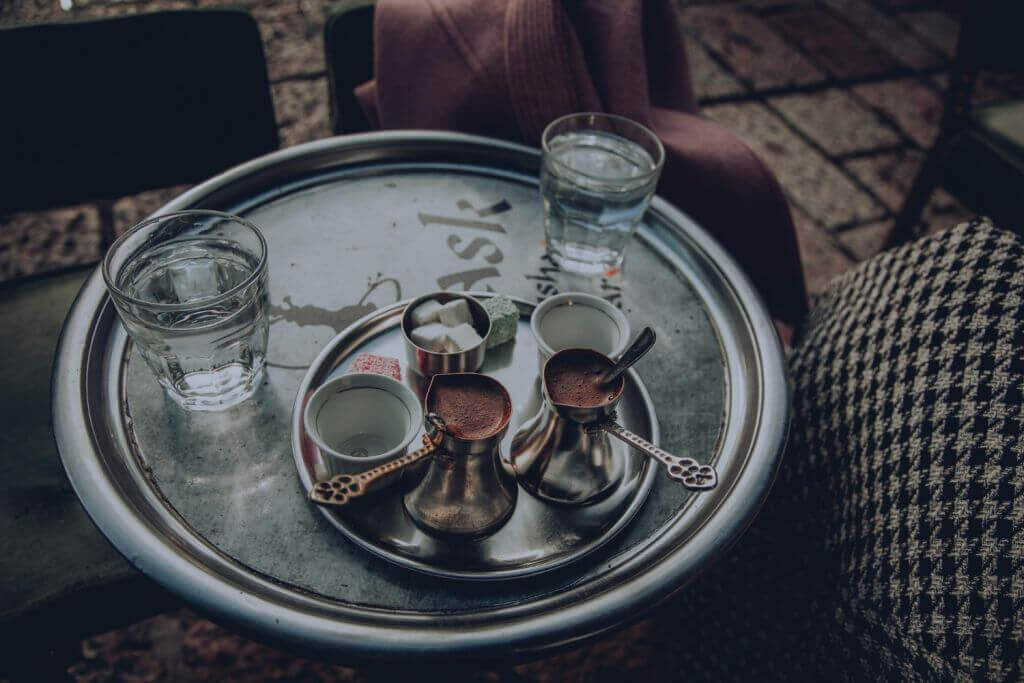 Przyrząd do parzenia kawy po gruzińsku nazywa się dżezwa